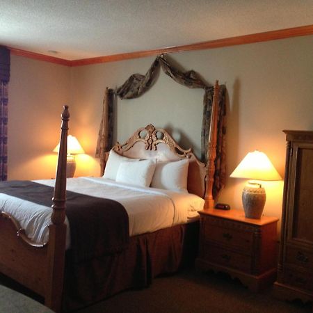 Petawawa River Inn & Suites Buitenkant foto