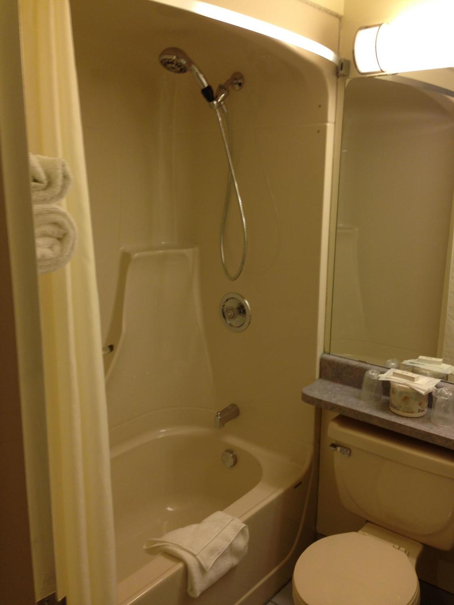 Petawawa River Inn & Suites Buitenkant foto