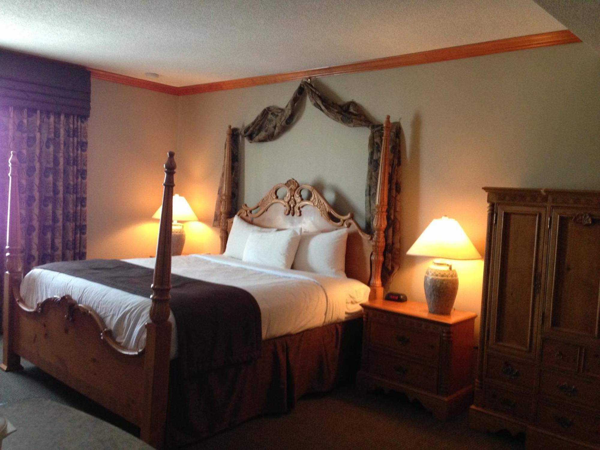 Petawawa River Inn & Suites Buitenkant foto